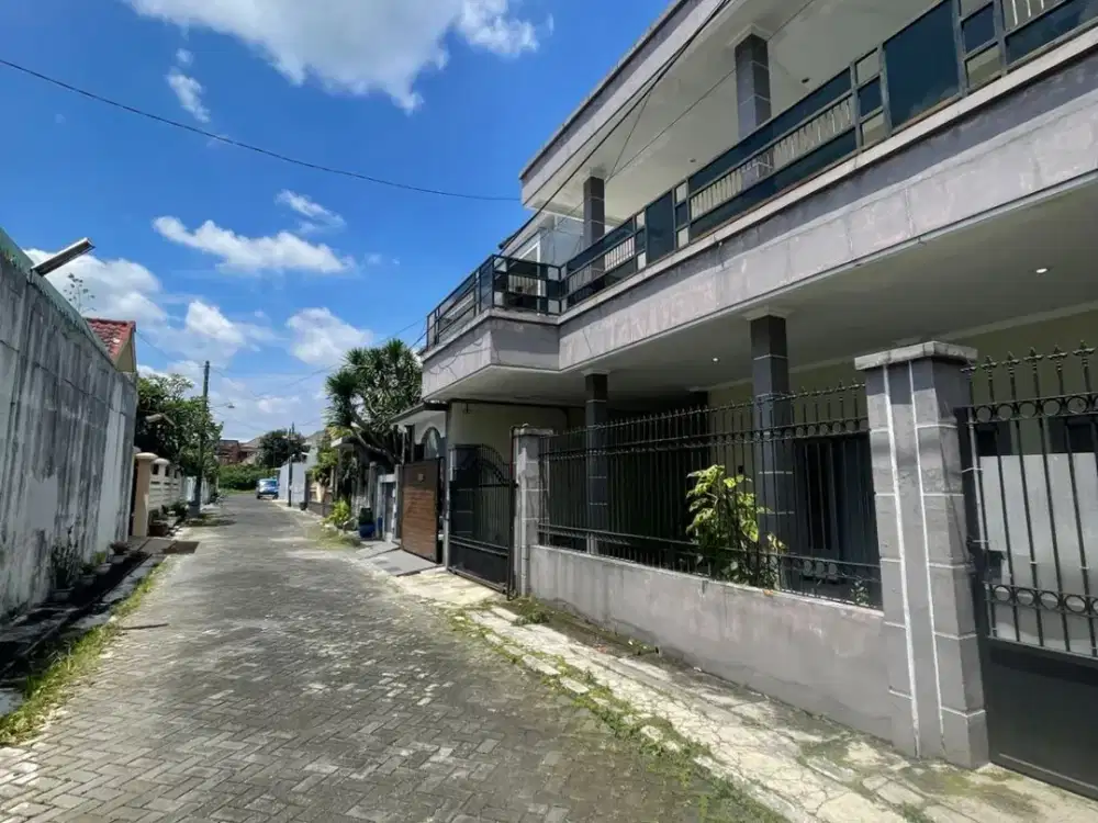 DIJUAL RUMAH JALAN BUNGA-BUNGA SUHAT KOTA MALANG COCOK UNTUK KOST DEKAT KAMPUS UB