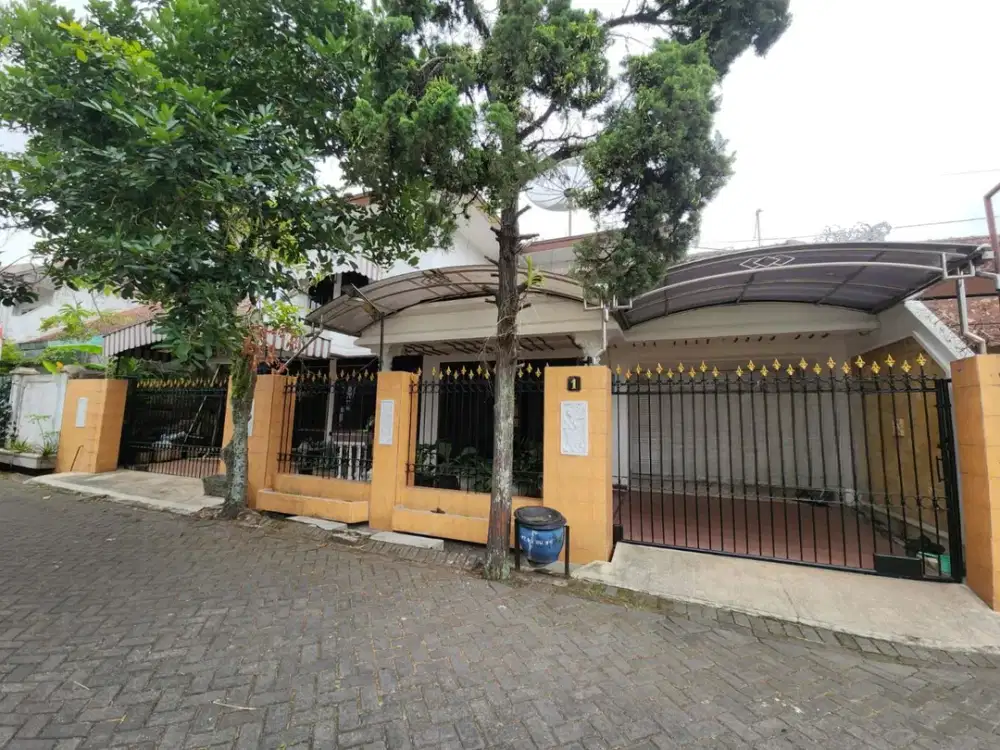 DIJUAL RUMAH JALAN BUNGA-BUNGA SUHAT KOTA MALANG COCOK UNTUK KOST DEKAT KAMPUS UB