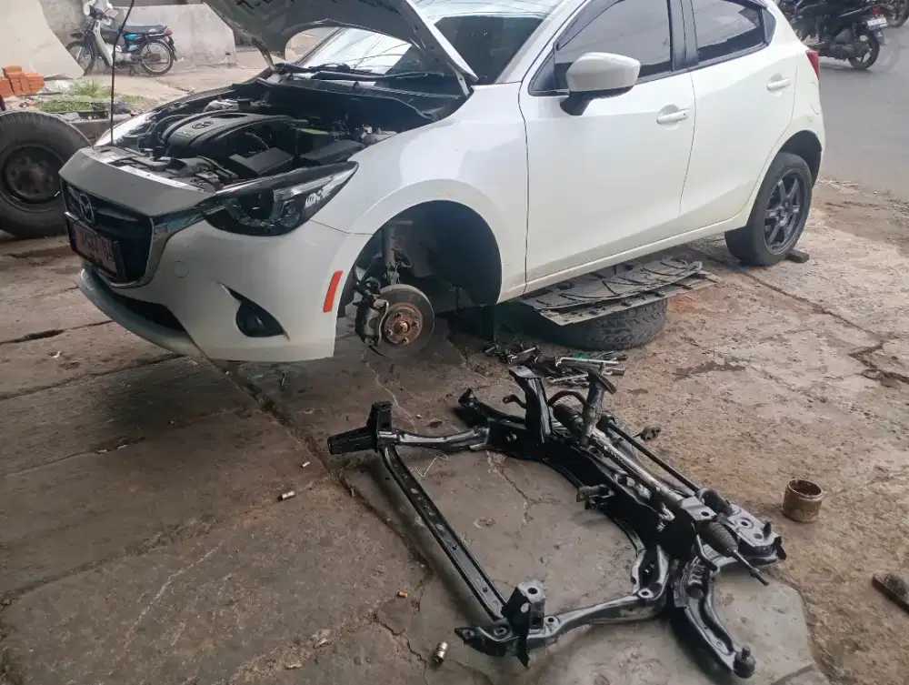 Specilais kaki kaki dan rek setir mobil