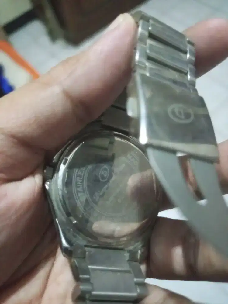 Jam tangan Diamond Dior