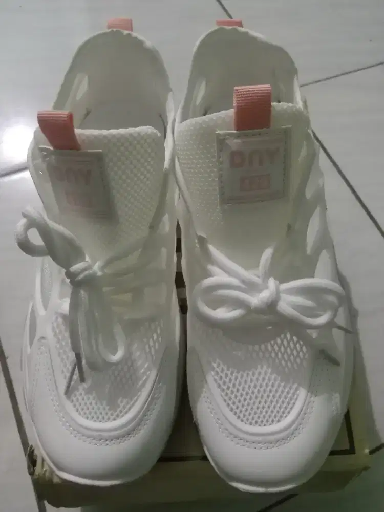Dijual sepatu sport