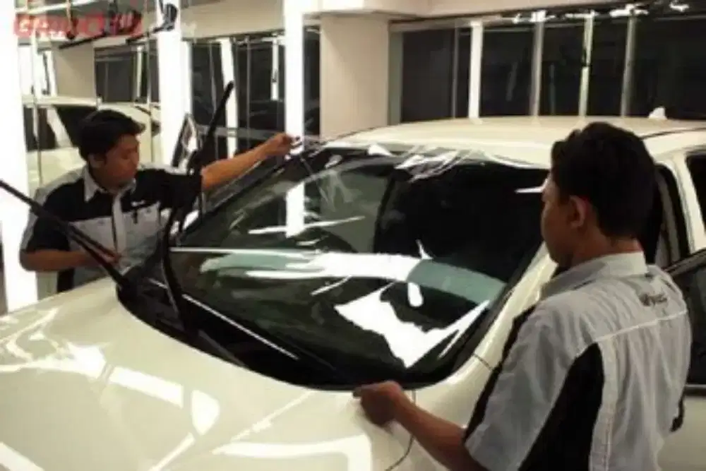 Bengkel khusus pasang kaca film mobil dan gedung bisa di panggil