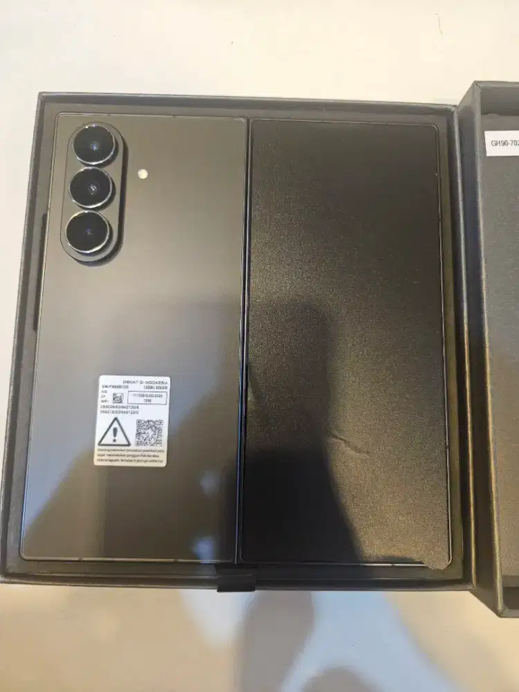 Samsung galaxy z fold 7 256 2 bulan pakai