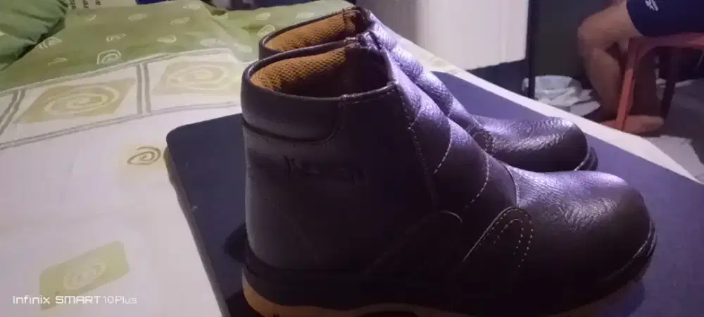 Sepatu pria merk JOEMEN ukuran 40