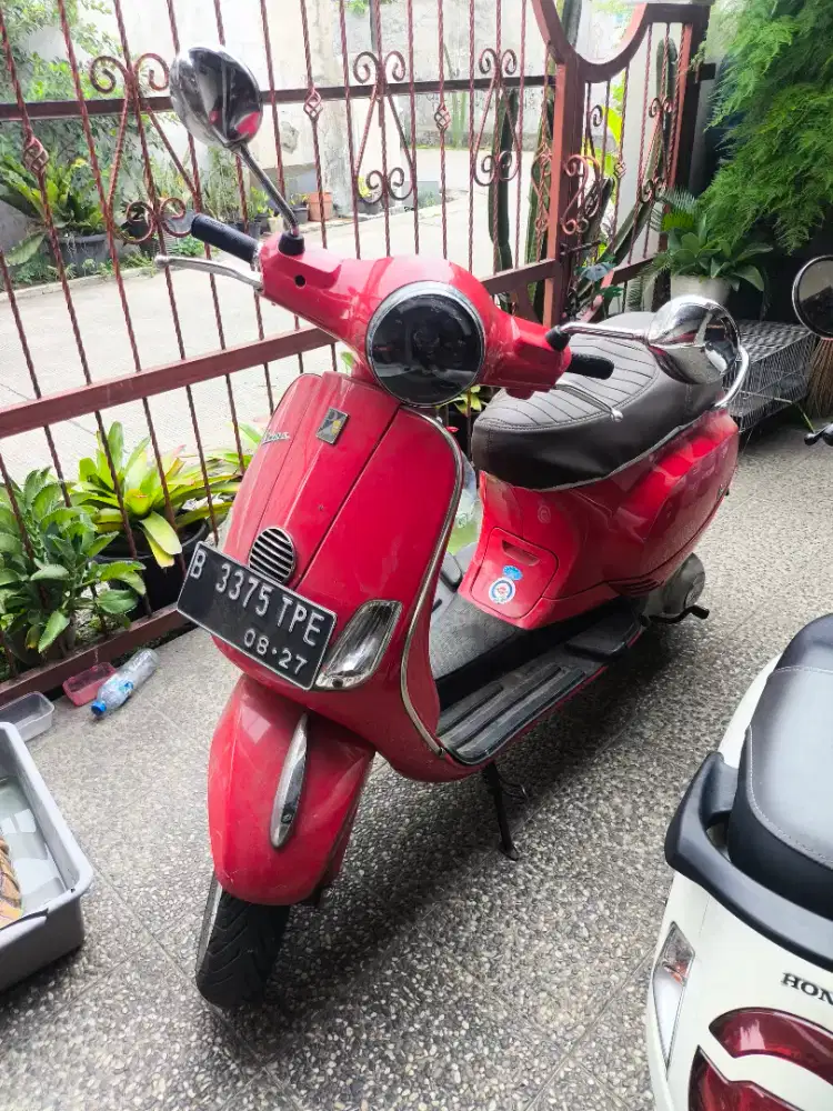 Vespa lx 150 ie 2v merah