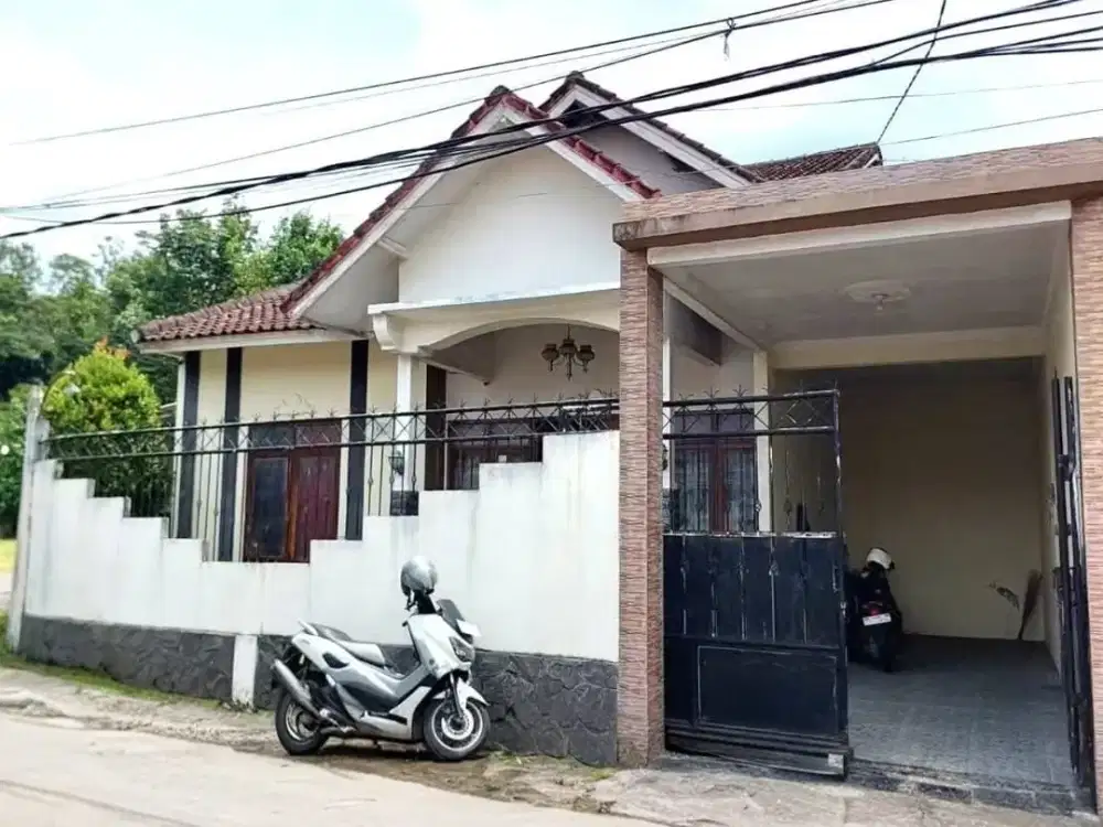 Dijual Rumah dengan Lahan Luas Cocok Untk Kost Lokasi Dekat Pandanaran