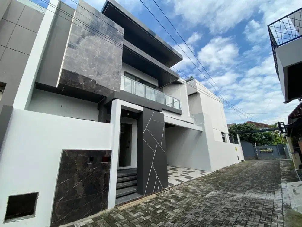 Rumah Mewah Semi Furnished dekat UGM Jalan Kaliurang km8 Ngaglik Sleman