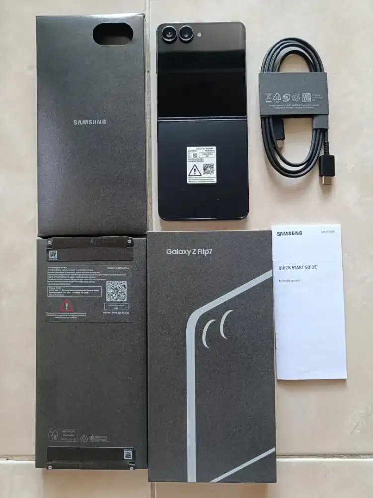 Samsung Z Flip 7 seperti baru 12/512