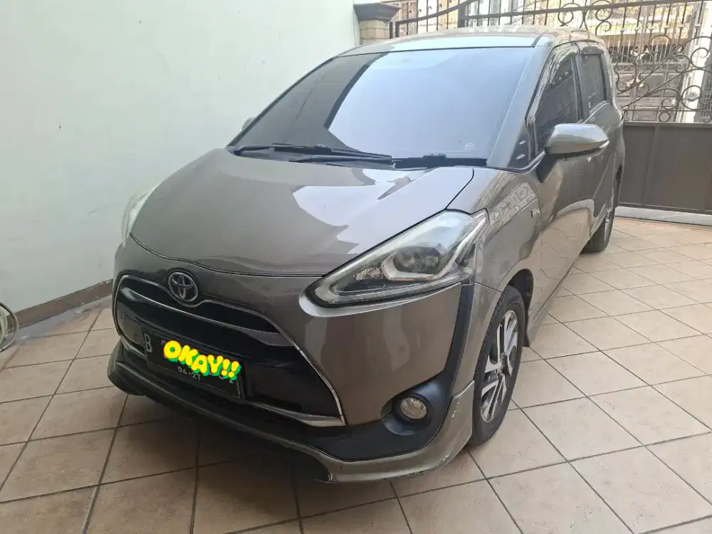 Sale Toyota Sienta Q thn 2017 matic tangan 1 dari baru jarang pakai