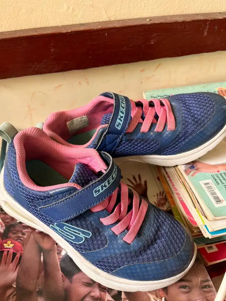 Sepatu anak skechers pink-biru