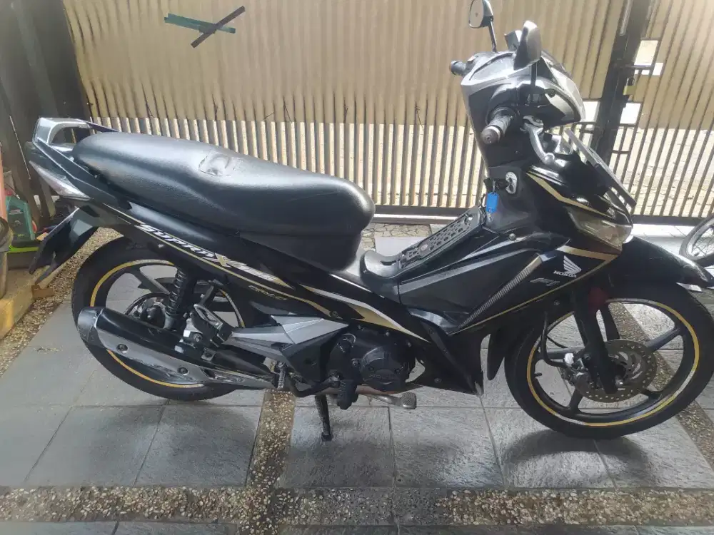Supra X 125  FI Double Disk Mulus