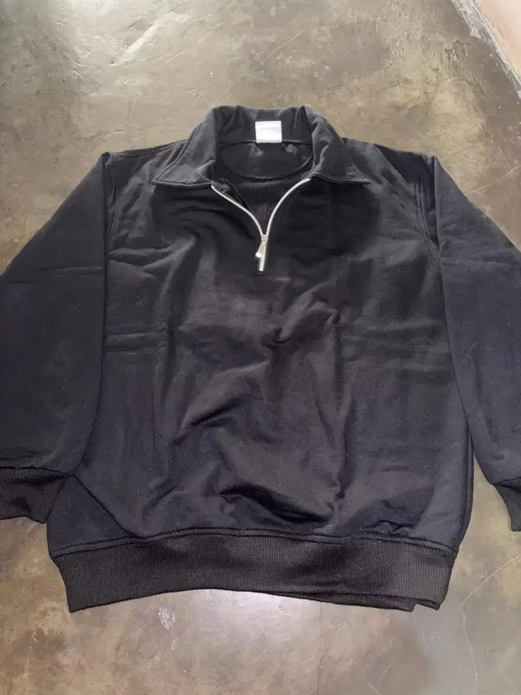 sweater halfzip hitam second