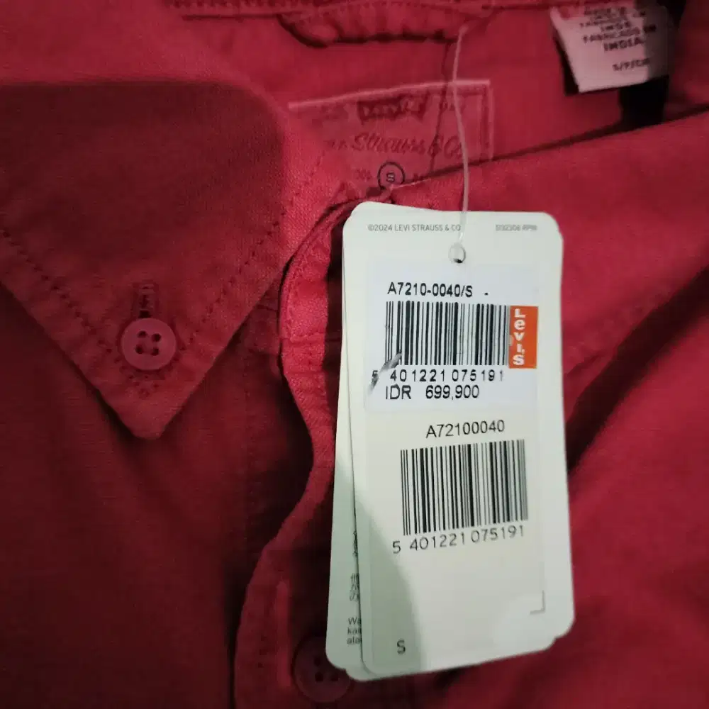 Baju lengan panjang LEVIS ORI 100% size S fit M