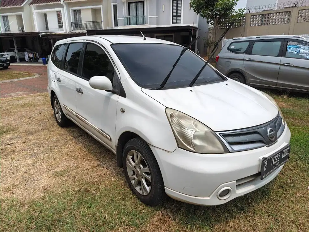 Nissan Grand Livina XV AT 2011 – Kondisi Bagus, Surat Lengkap