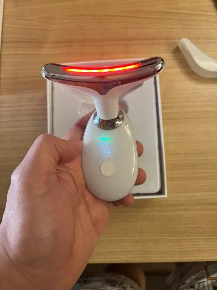 Microcurrent device for face sculpting