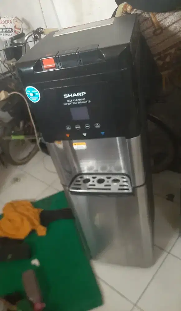 Digital Dispenser air galon bawah sharp