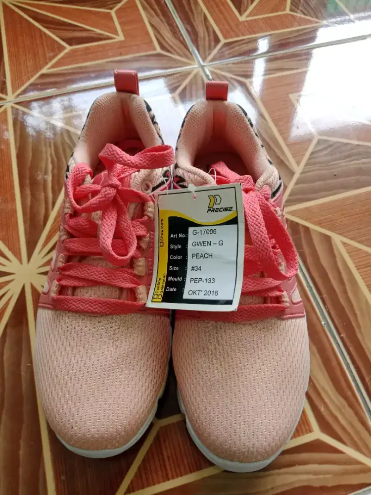 SEPATU  PRECISE