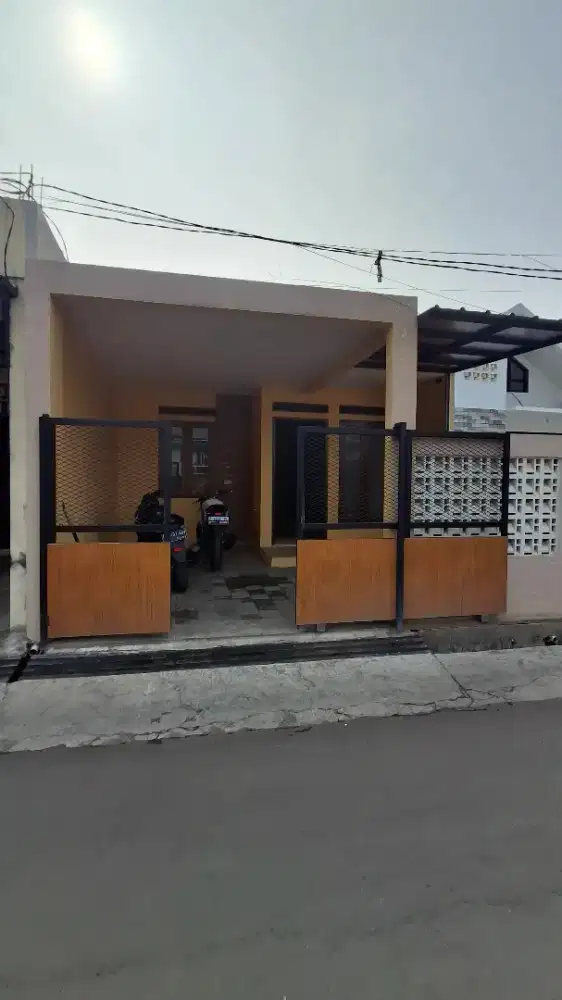 Dikontrakan 1 unit Rumah lokasi Strategis