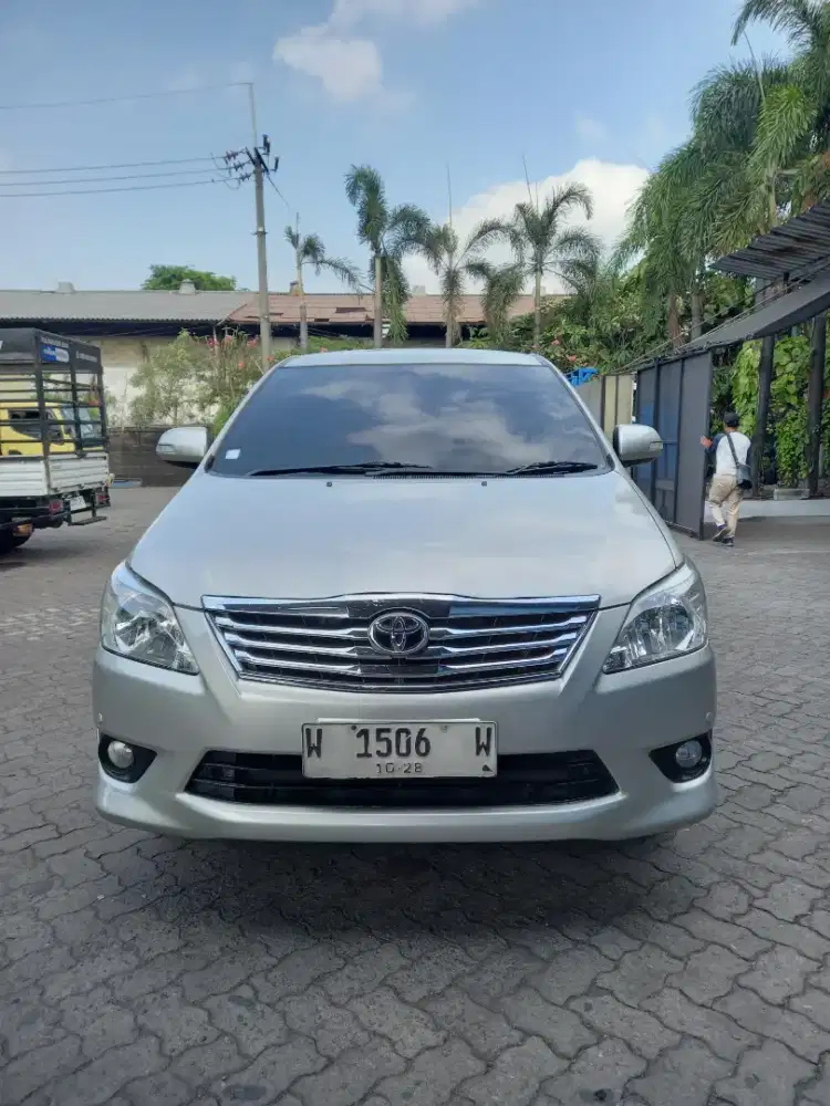Innova 2013 V 2.5 AT