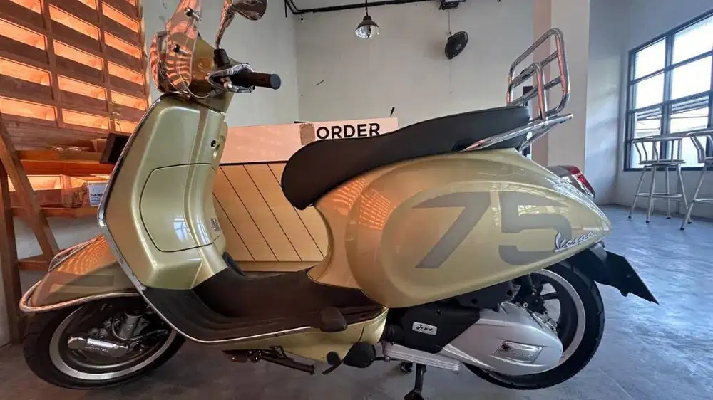 Vespa Primavera 150 75th Anniversary 155cc