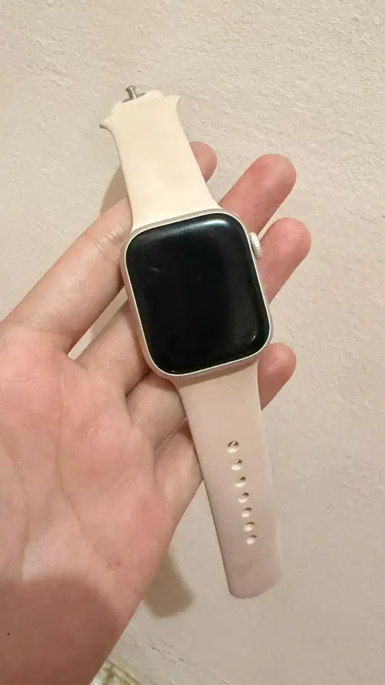Apple watch series 7 starlight