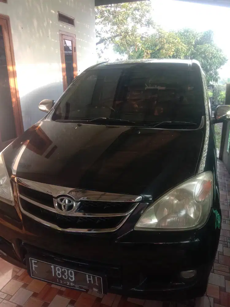 Avanza Hitam 2011