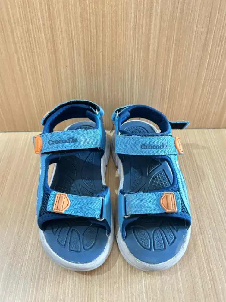 sepatu sendal crocodil*