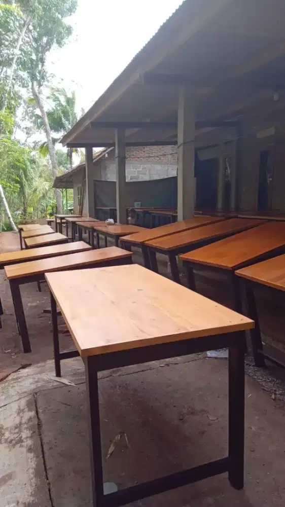 Set meja kursi bahan kayu