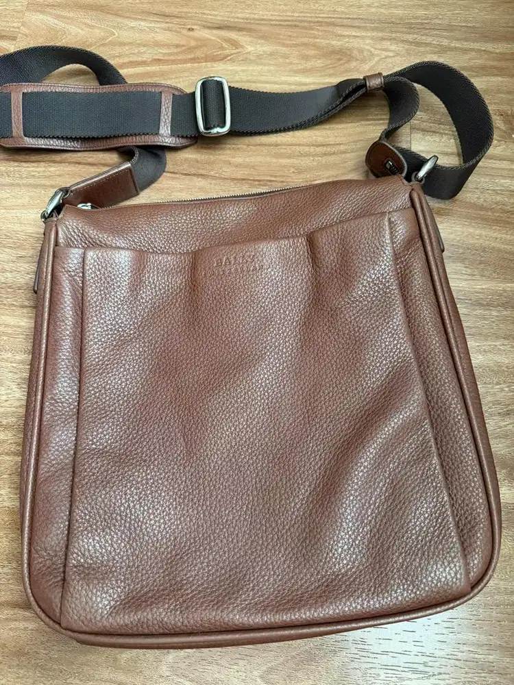 Bally Leather Crossbody/Messenger Bag KONDISI SANGAT BAIK