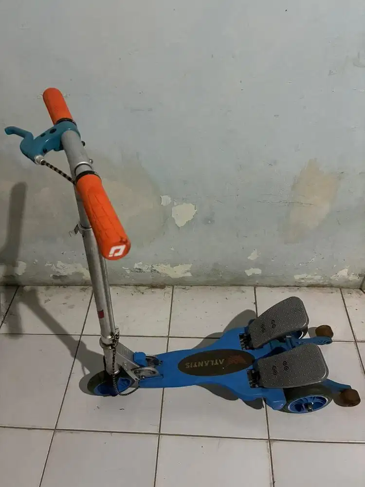 Skuter injak Atlantis