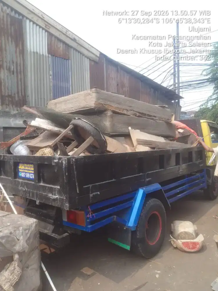 Jasa buang puing dan urugan