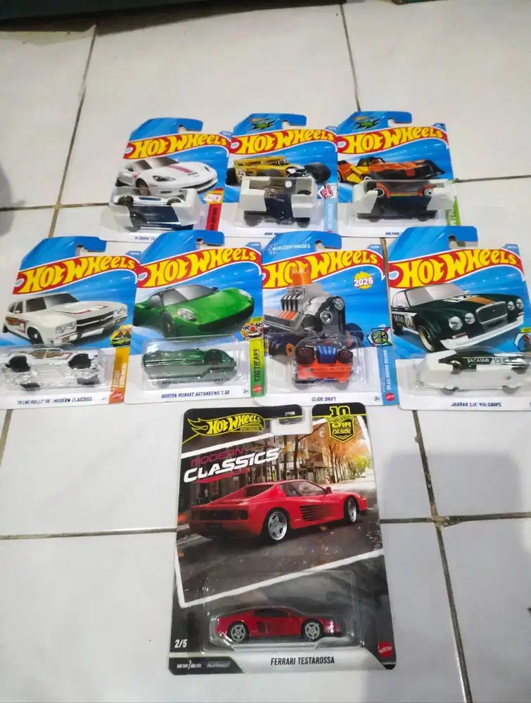 Hotwheels 8 pcs