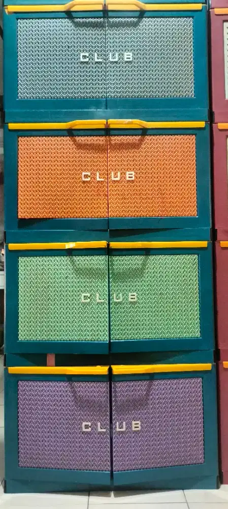 Lemari pakaian club 4 susun
