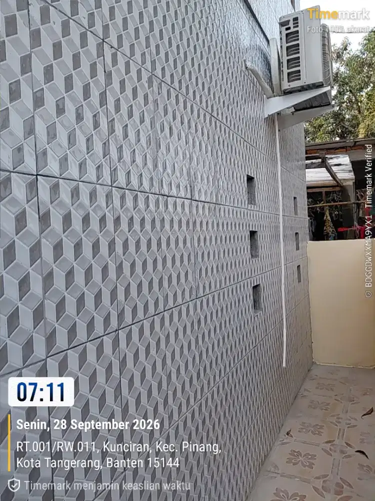 Kost ac belakang alam sutera
