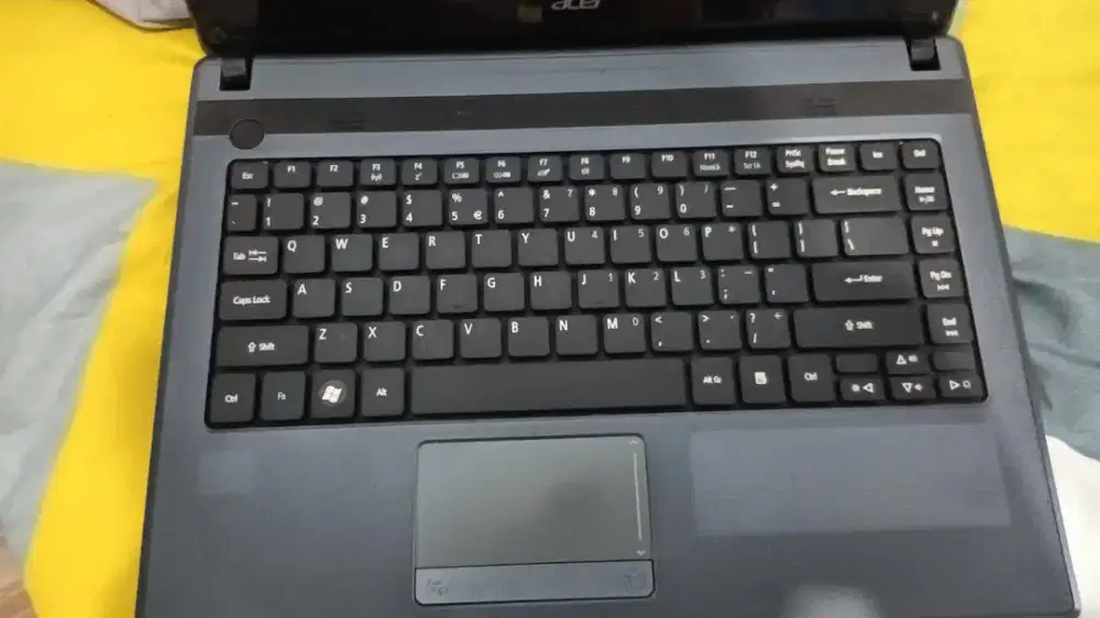 Laptop Acer 6GB/ STORAGE 932 GB