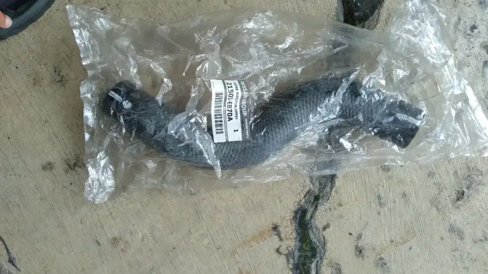 Selang radiator atas nissan navara D40