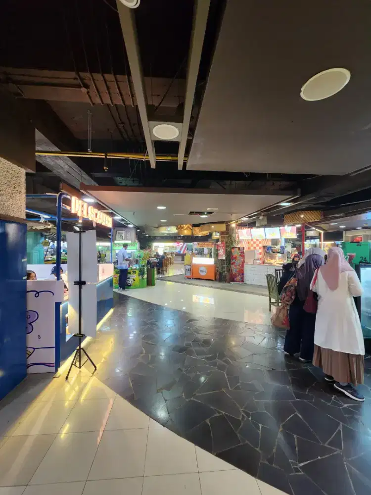 Dicari karyawan jaga tenant makanan di mall ambassador