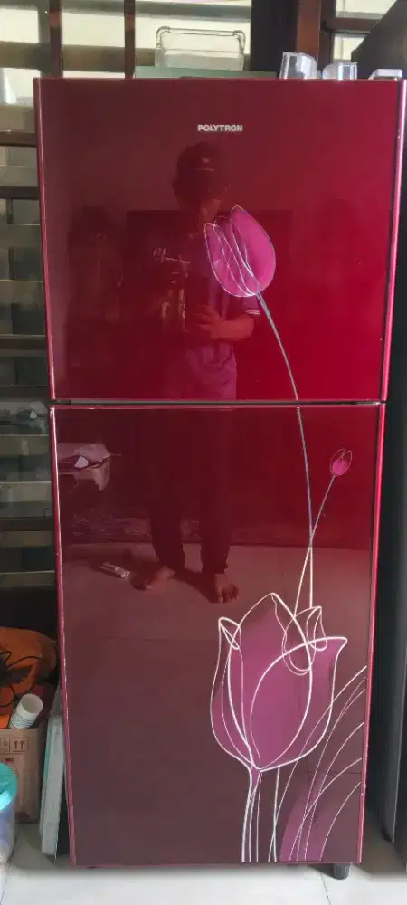 Kulkas Polytron 2 pintu sedang