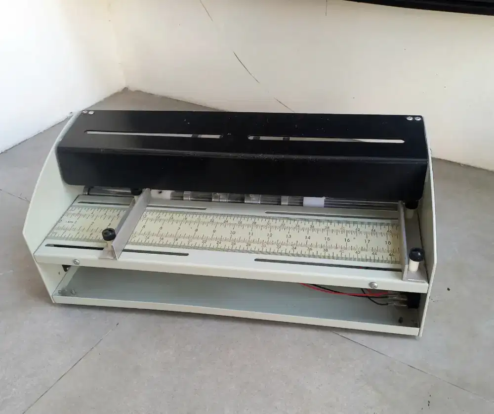 Mesin Percetakan Cutting Creasing Perforating Potong Lipat Kertas