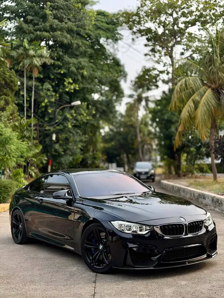 BMW M4 F82 COUPE 2 DOORS 2014 black hitam bu M4  like new 2013/2015