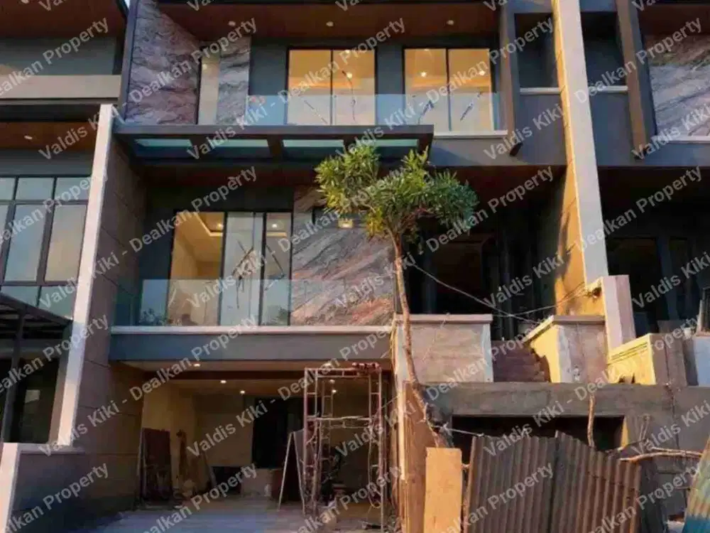 RUMAH MEWAH MODERN BARU GRESS DI GOLF AVENUE CITRALAND SURABAYA BARAT