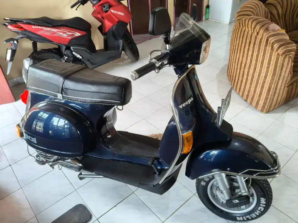 Vespa excel 99% mulus tahun 2002( starter)