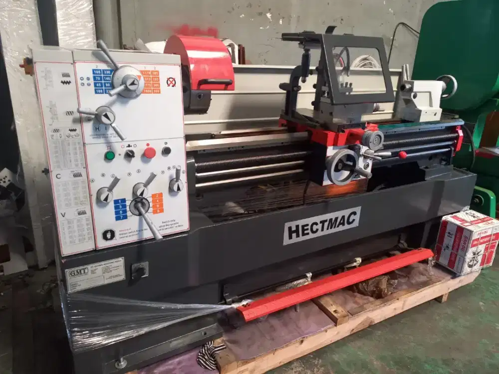 Hectmac Lathe Machine/Mesin Bubut