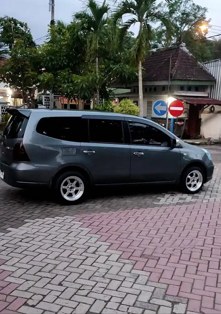 Grand Livina 1.5 Ultimate AT 2009 - Pajak Panjang & Siap Pakai