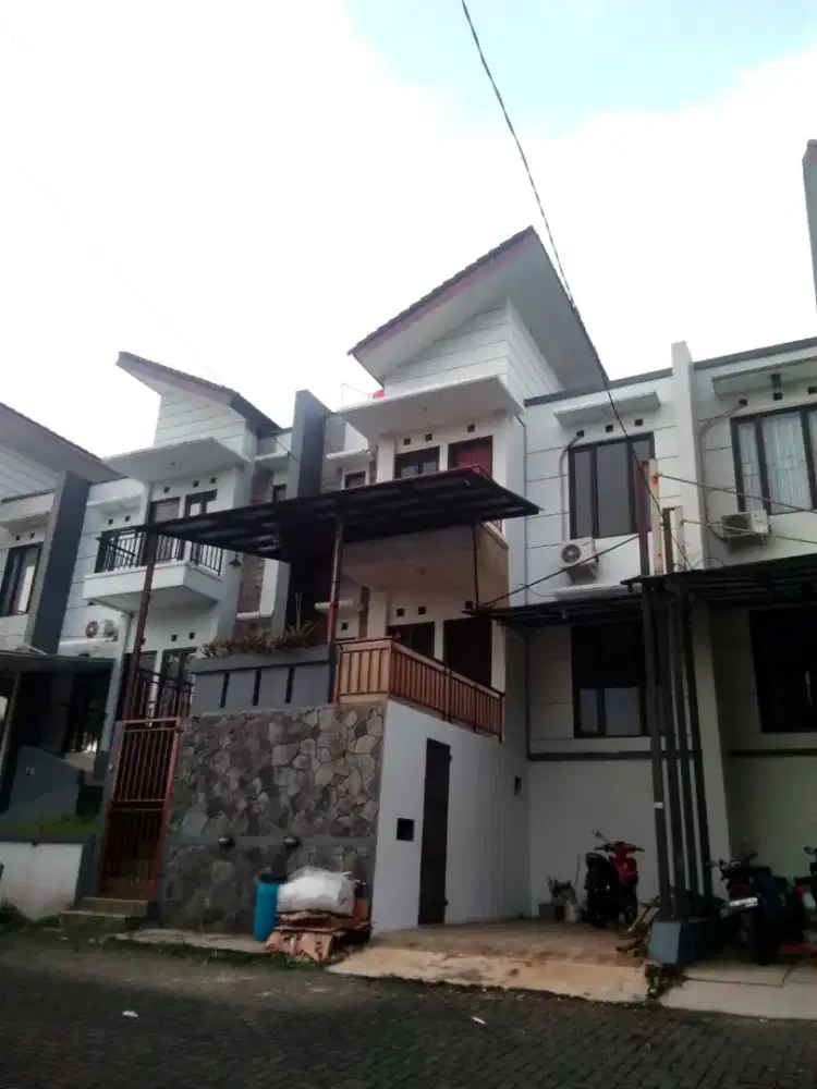 Dijual Rumah dengan View Kota Bandung