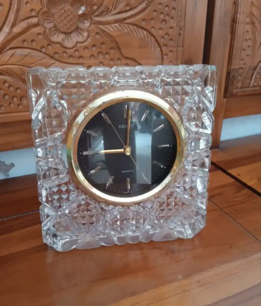 Jam meja Seiko cristal