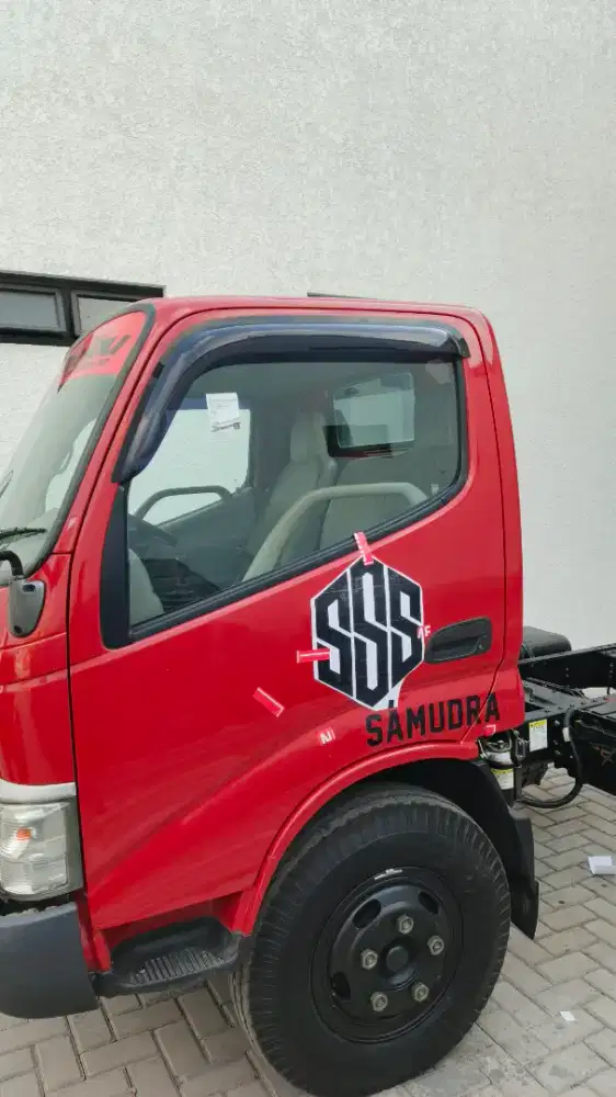 Stiker cutting custom tulisan, sticker branding truk, bis, & mobil