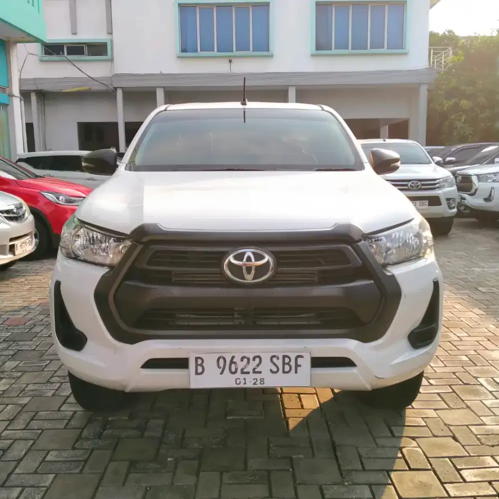 TOYOTA HILUX DC E 2.4 4X4 MT 2022