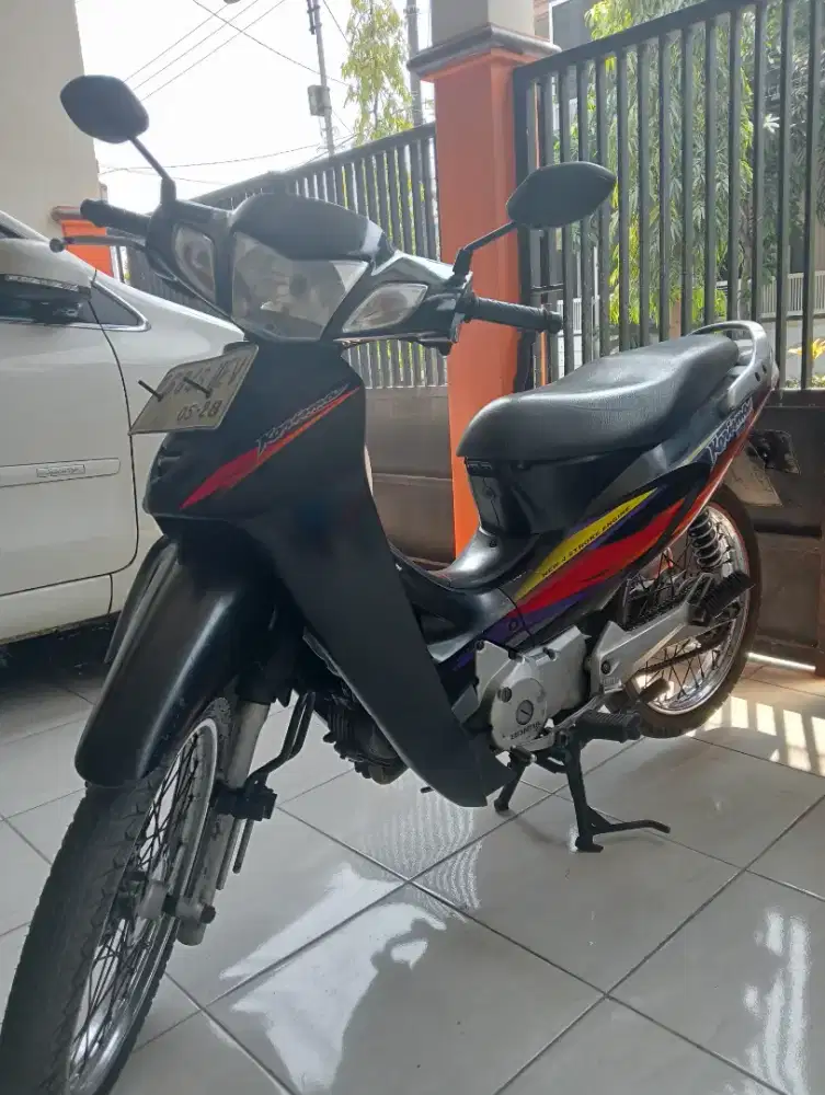 Honda Kharisma Th. 2003 warna hitam