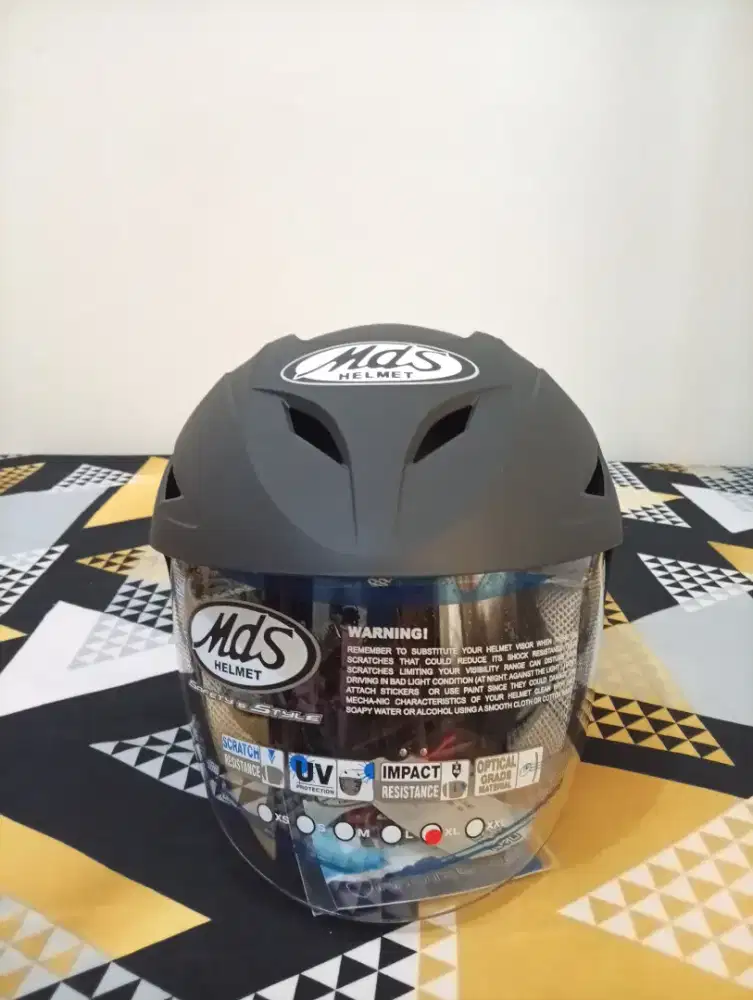 Helm SNI merek MDS warna hitam size XL
